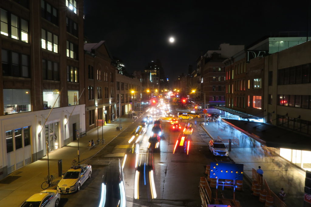 14th-street-and-moon-from-high-line